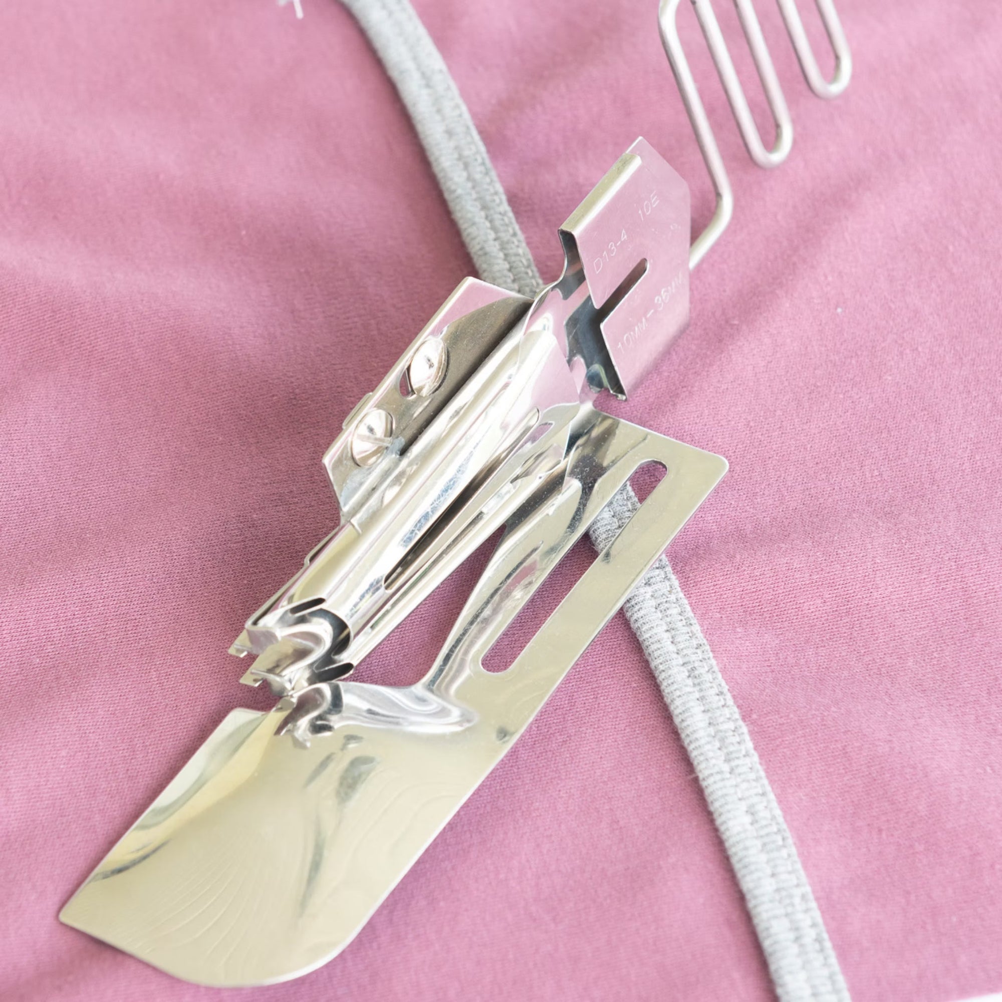 Double fold bias binding foot